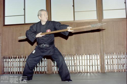 新刊書籍『初見良昭 武神館の秘法 忍術教伝（武器術編）』12/25発売