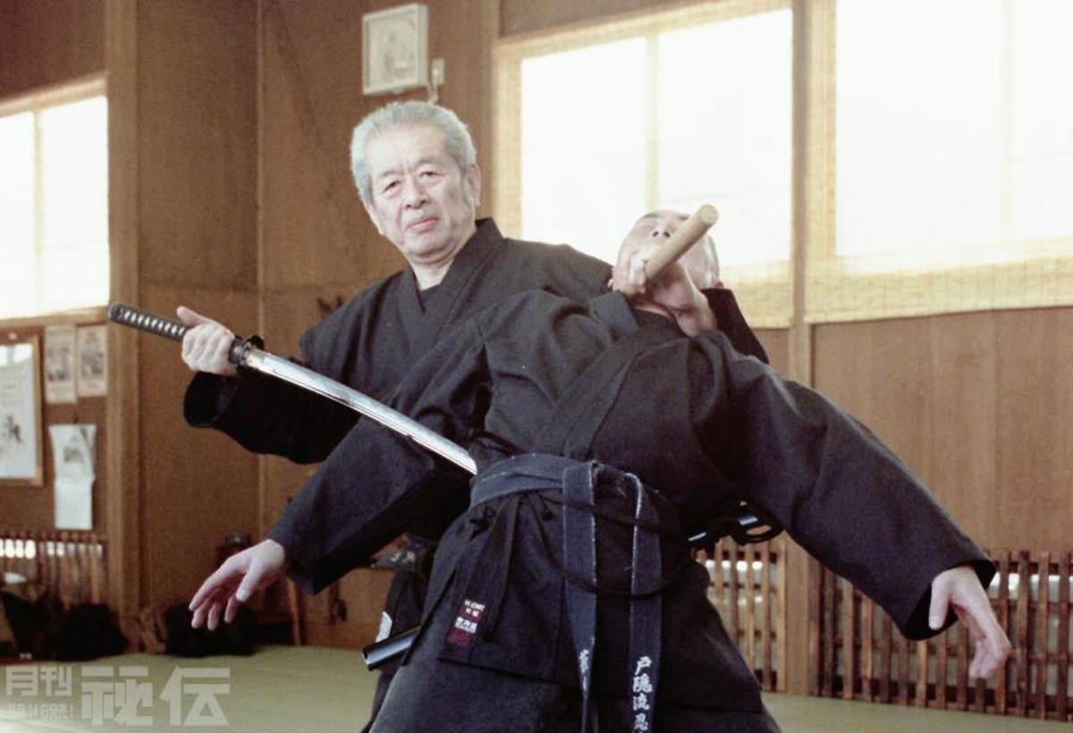 新刊書籍『初見良昭 武神館の秘法 忍術教伝（武器術編）』12/25発売